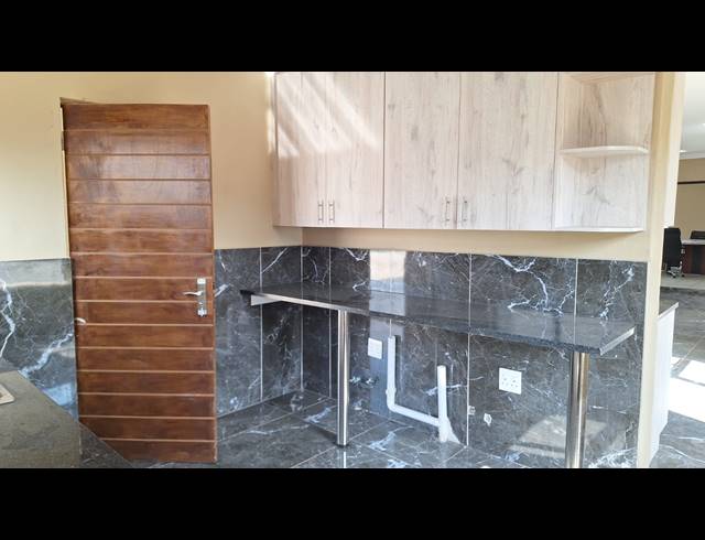 6 BEDROOM HOUSE FOR SALE IN RIVERSDALE